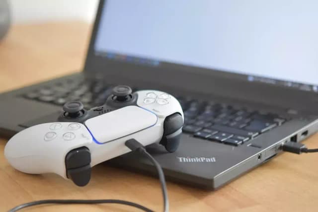 Jak podłączyć pada PS5 do PC przez Bluetooth i cieszyć się grą bez problemów Jak podłączyć pada PS5 do PC przez Bluetooth i cieszyć się grą bez problemów